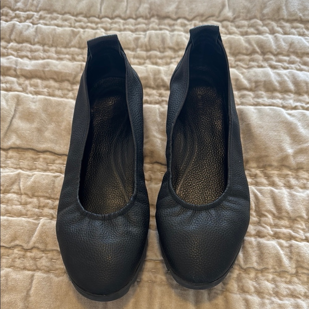 Aetrex Brianna Flats Minimalist Design